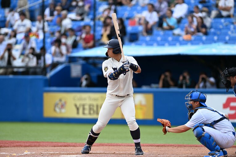 明治大の上田希由翔内野手。打力はもちろん、そのスケールの大きさが魅力だという　©JIJI PRESS