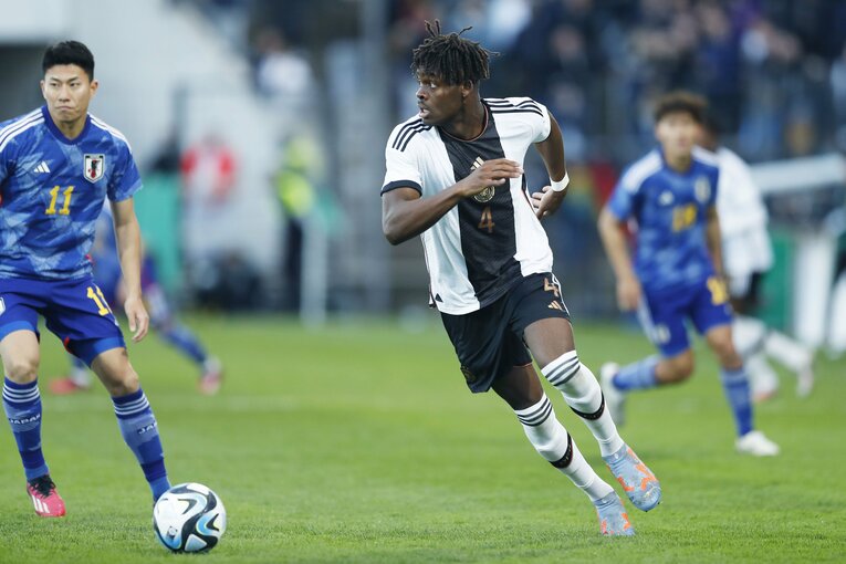 「CLやELに出ているドイツ有望株のフィジカルに負けず…」パリ世代日本代表を撮って感じた“肉体とハートの充実ぶり”(50)