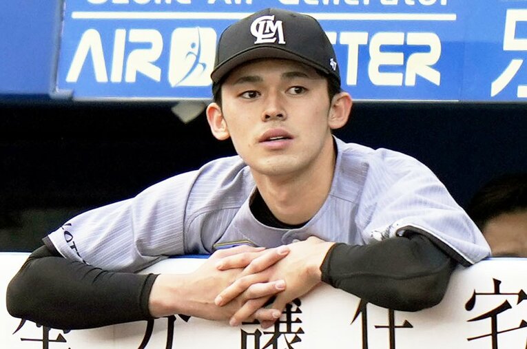 8回“完全投球”でマウンドを降りた直後の佐々木朗希 ／ photograph by Kyodo News