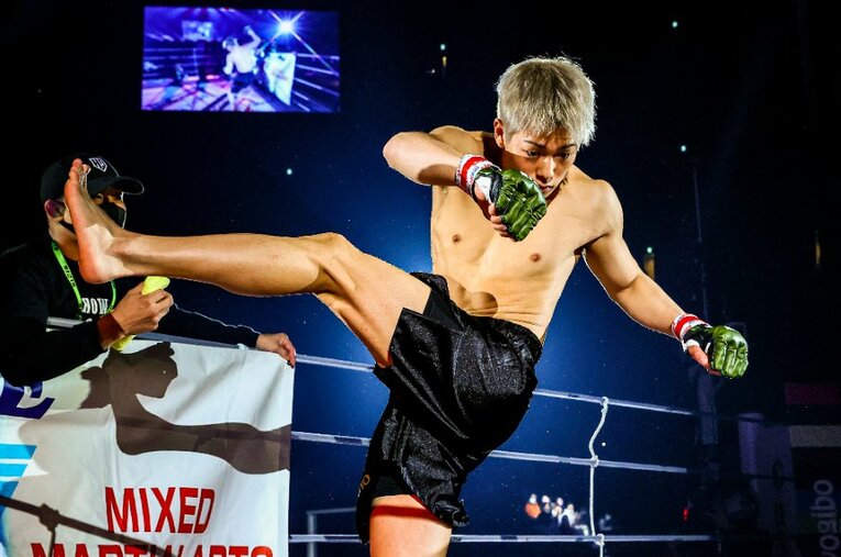 2021年大晦日の『RIZIN.33』で鮮烈なデビューを飾った三浦孝太。「父のようなスターになりたい」という夢を叶えるため、試金石となる一戦に臨む ／ photograph by RIZIN FF Susumu Nagao