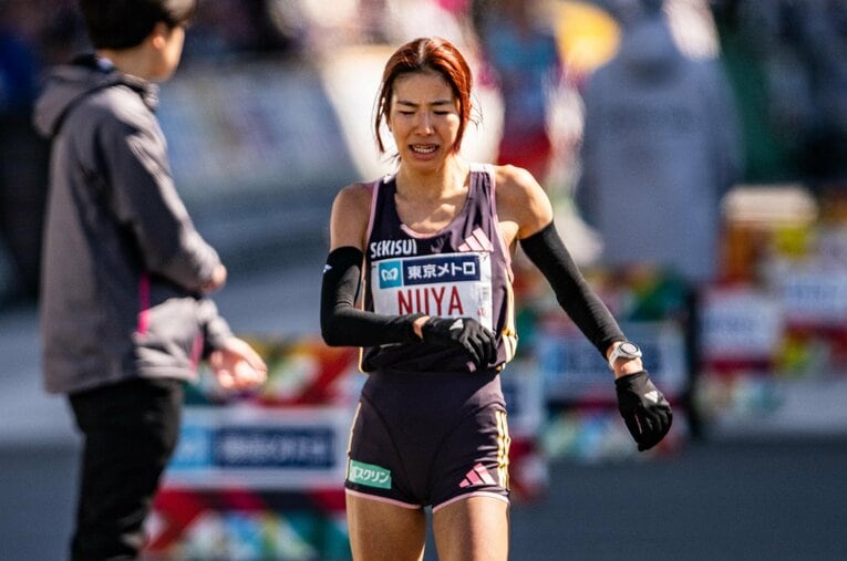 あえて五輪選考の対象ではない東京で日本記録の更新を狙った新谷仁美だったが、高速コースの東京で2時間21分50秒の6位にとどまった ／ photograph by Nanae Suzuki