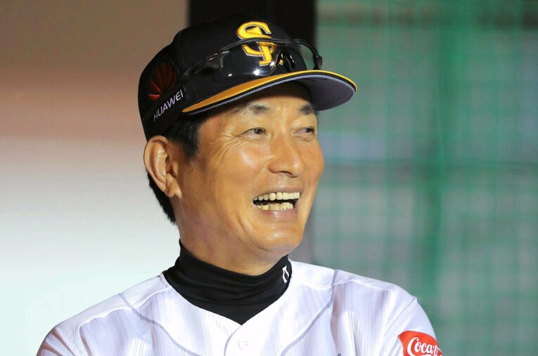 ホークスの名スカウト・小川一夫が25年前に「中学生ドラフト指名」を検討した投手とは……？　写真は2軍監督時代の小川 ／ photograph by JIJI PRESS