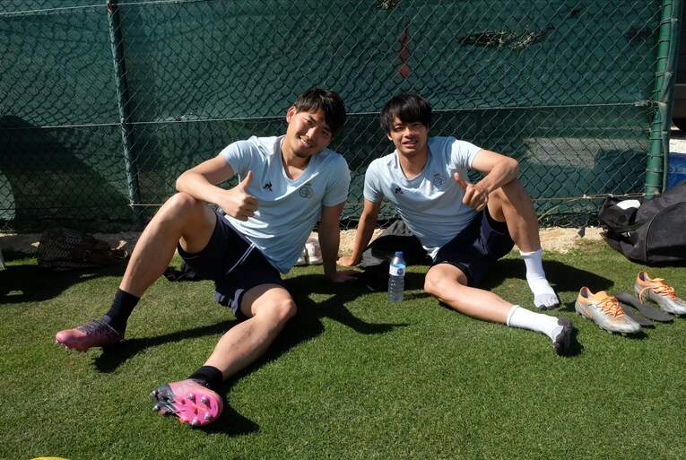 2022年4月、ユニオン・サンジロワーズ合宿での三笘と町田　©Getty Images