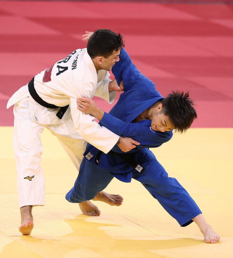 カルグニンvs阿部一二三©JIJI PRESS