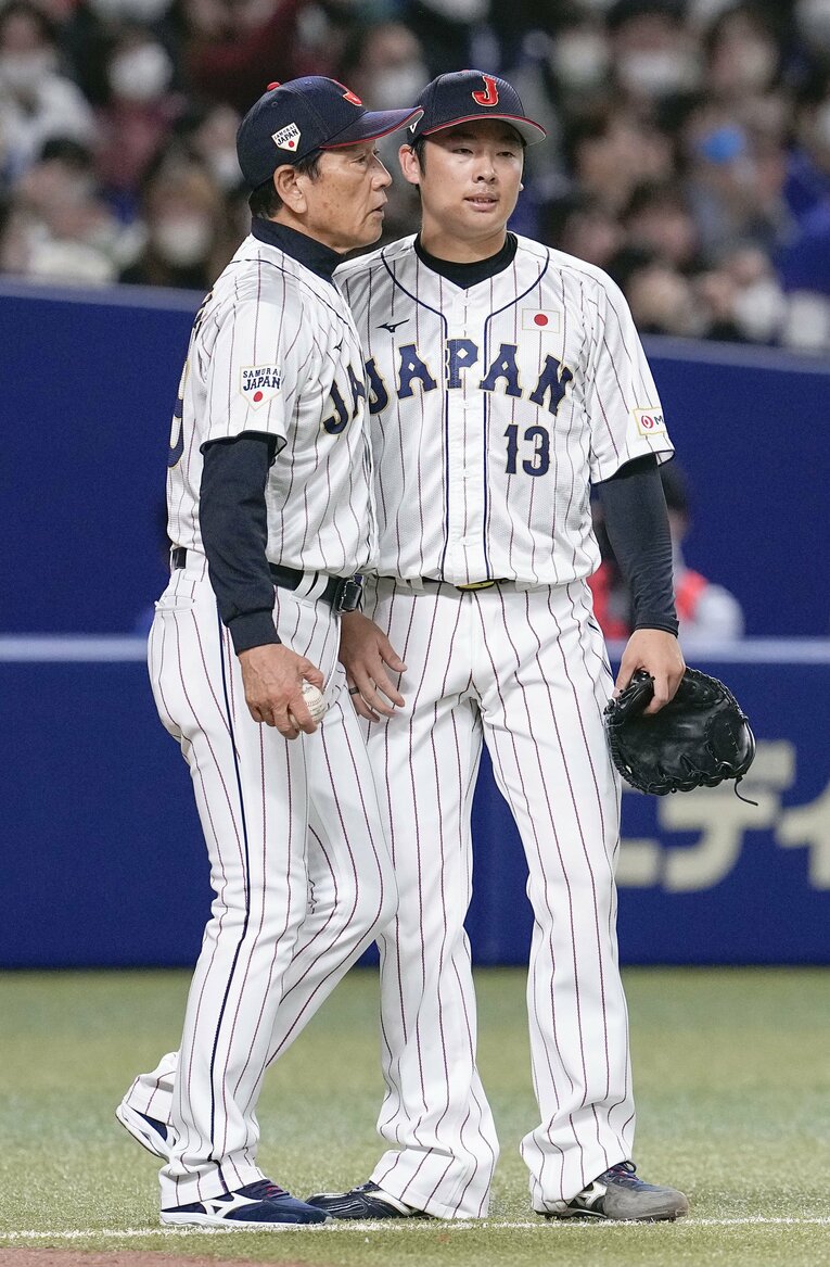 WBCの壮行試合、中日戦で降板を告げられる松井　©KYODO