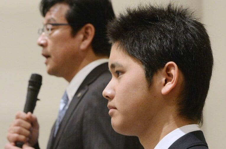 国内球団への入団について「可能性はゼロ」と話していた大谷だが、１カ月半の交渉の末、日本ハム入りを決断 ／ photograph by KYODO