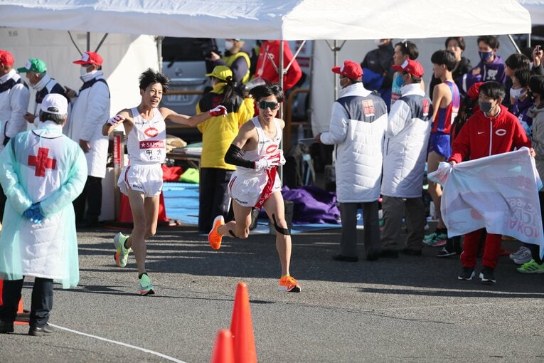 「史上最高の2区」中継所の瞬間 ©JMPA