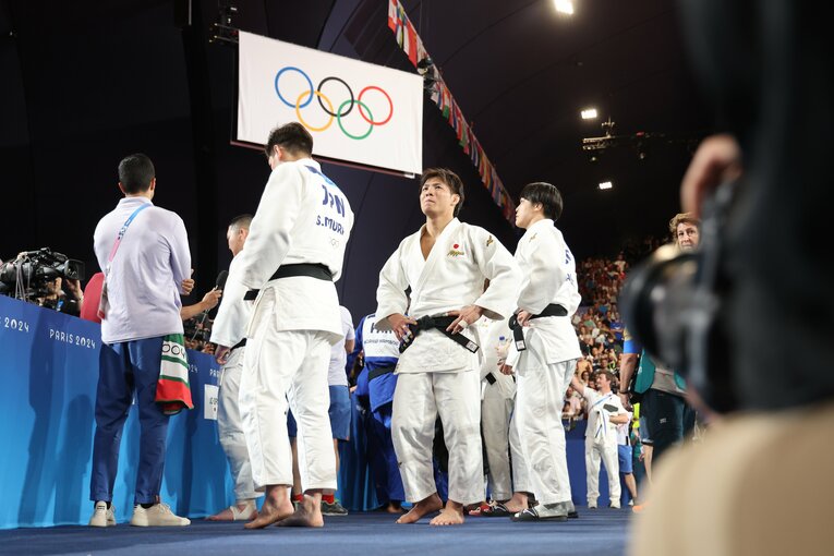 涙をこらえていた阿部一二三　©JMPA