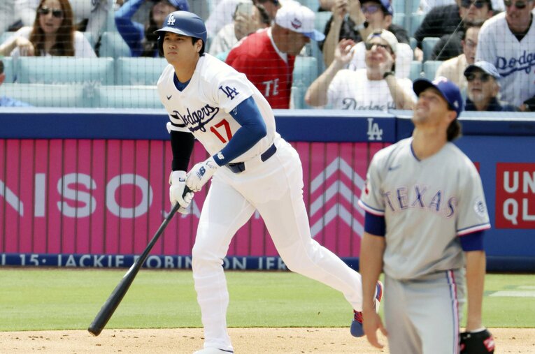 メジャー屈指の剛腕デグロムとの初対戦で本塁打を放った大谷翔平　©Kyodo News