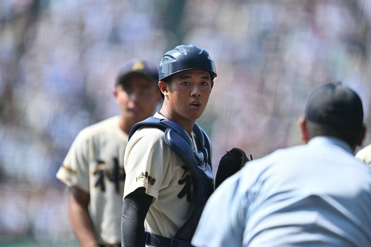 スクイズ判定後の捕手・松尾大悟　©Hideki Sugiyama