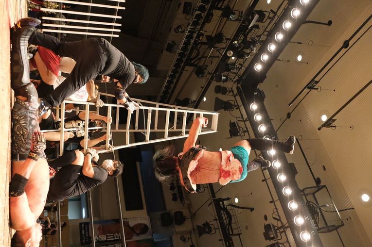 デスマッチファイター・ドリューは血がドクドク流れても試合を止めなかった 「ケガある、傷ある。でもやる。大好きだから」(24)