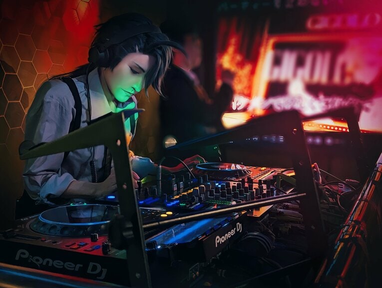 人気キャラクターのコスプレに身を包む「蓮弥」としての絹川さん／本人提供