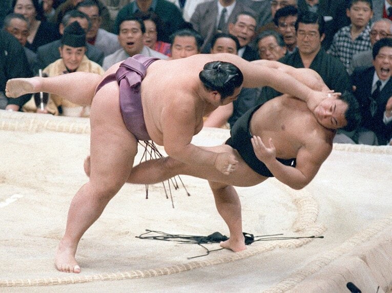 千代の富士の連勝記録を止めた大乃国　©Kyodo News