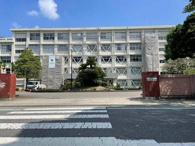 徳島最西端、山間にある池田高校。1980年代初頭、甲子園夏春連覇を果たし、高校野球界を席巻した ©NumberWeb