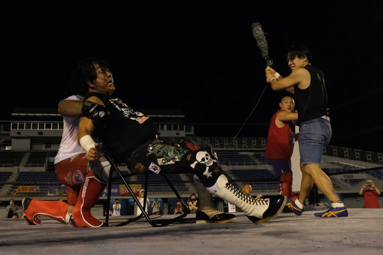 佐藤光留プロデュース『真夏の変態祭り』で諏訪魔に大仁田、鈴木みのるも大暴れ！ 灼熱の旧川崎球場で“1日6試合”の佐藤が感じたのは…？(30)