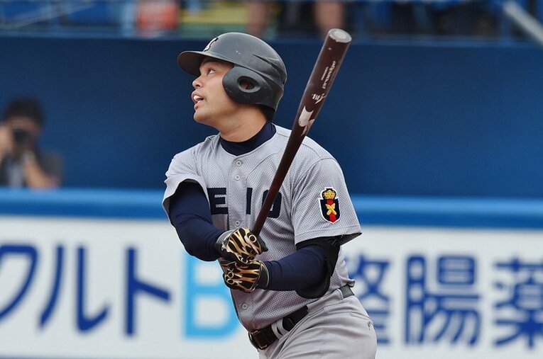 その豪快なスイングはここ近年の大学野球であまり見なかったタイプ。岩見は楽天待望の大砲へと成長できるか注目だ。 ／ photograph by Tetsuo Asada