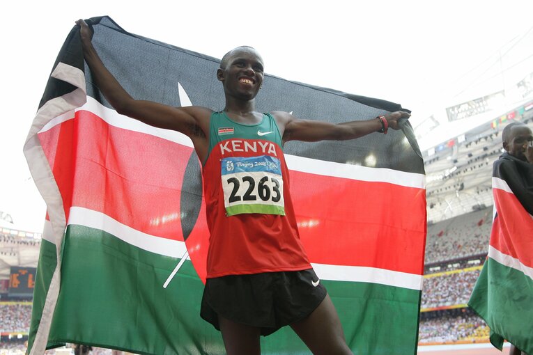 2008年の北京五輪で金メダルを獲得した仙台育英高卒のサムエル・ワンジル　©BUNGEISHUNJU