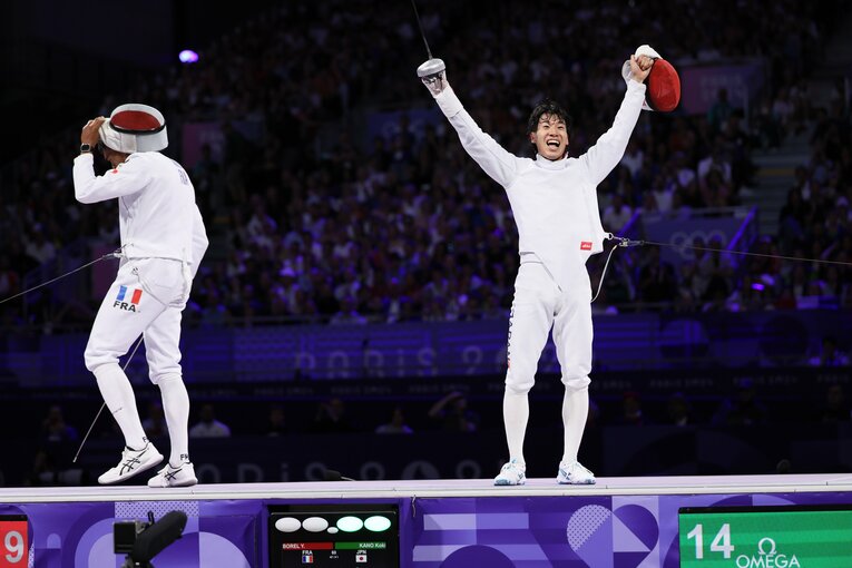 男子エペ個人決勝、加納虹輝vs.ヤニック・ボレル　©JMPA