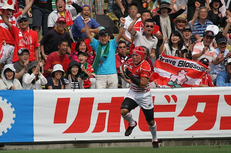 2012年6月、フレンチ・バーバリアンズ戦で80mを独走してトライを決めた竹中。 ／ photograph by Nobuhiko Otomo