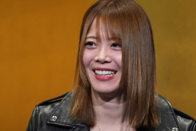 笑顔の岩谷麻優。5月1日のマリーゴールド入団会見で　©Essei Hara