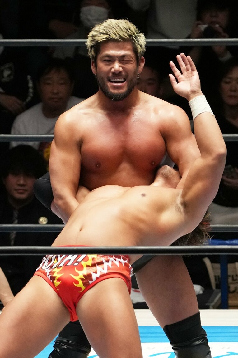 余裕を見せたSANADAだったが……　©Masashi Hara