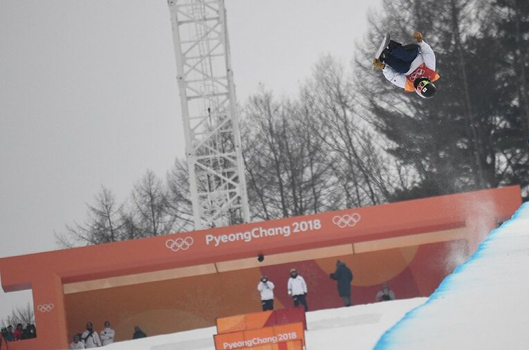 危険と隣り合わせの中、高いジャンプと連続4回転を敢行した平野。その挑戦心は観る者の心を揺さぶった。 ／ photograph by Asami Enomoto/JMPA