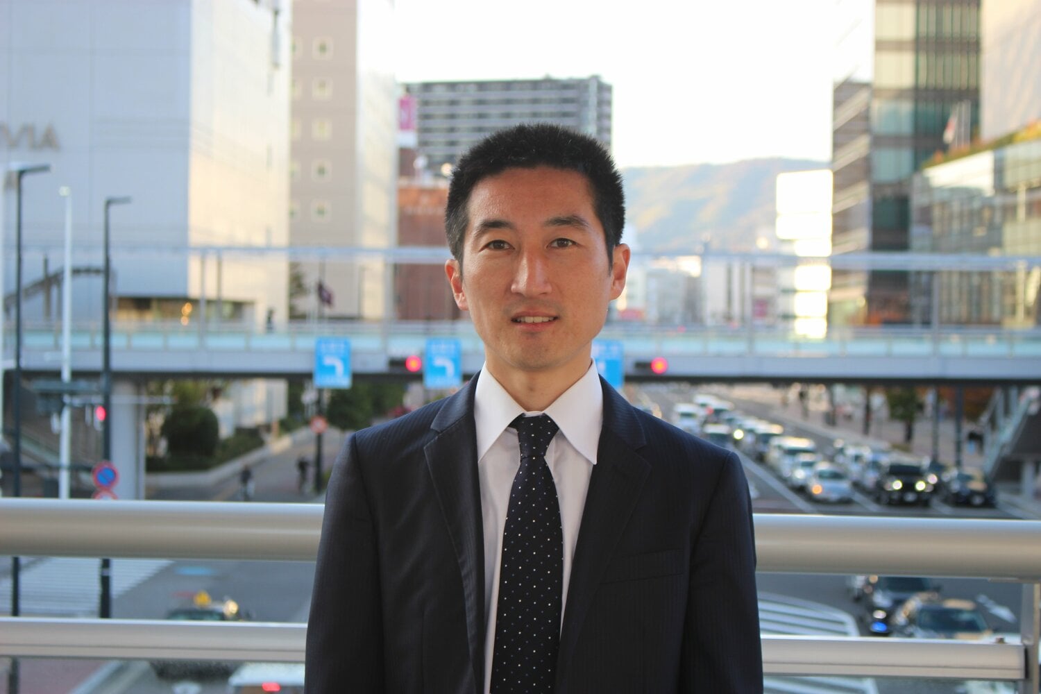 広島市内で取材に応じた出岐雄大さん　©Number Web