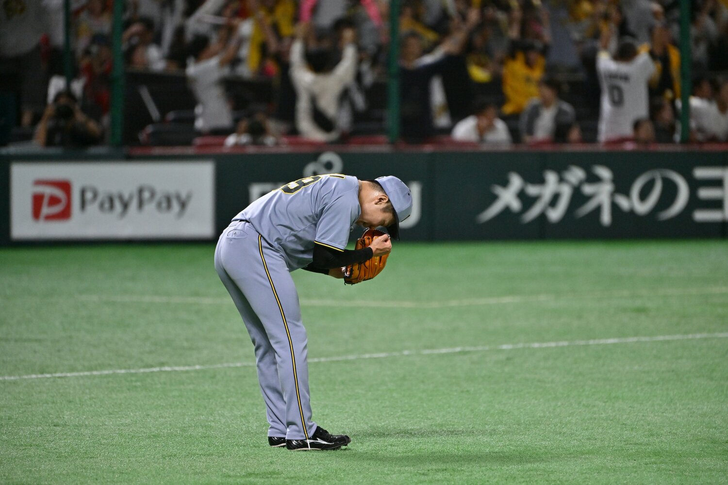 9回にソフトバンクの柳町達を中飛に打ち取りシリーズ初セーブを記録した石井 ©️Hideki Sugiyama