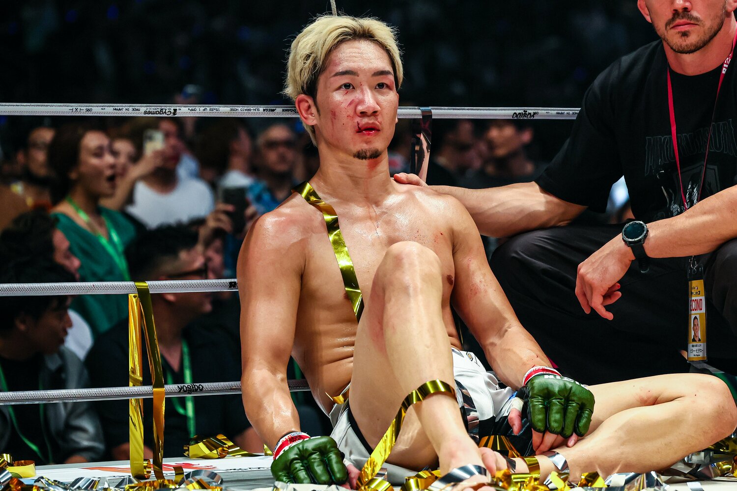 試合後、朝倉は呆然とした表情でなかなか立ち上がることができなかった　©RIZIN FF Susumu Nagao