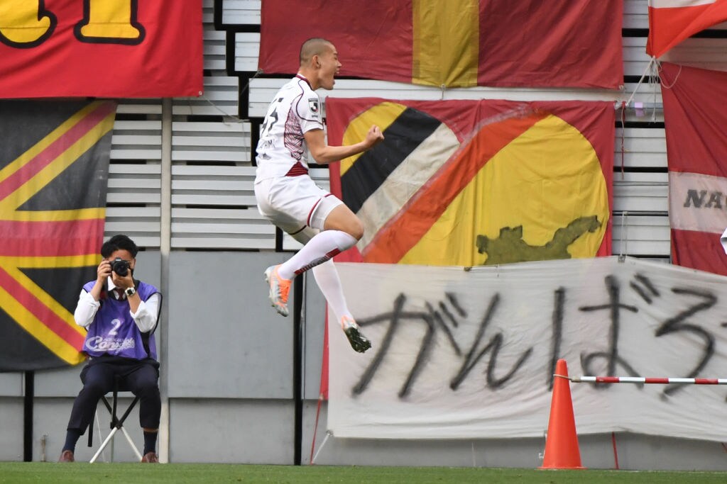 今季のJ1名古屋戦でゴールを決め、ハイジャンプで大喜び　©Getty Images