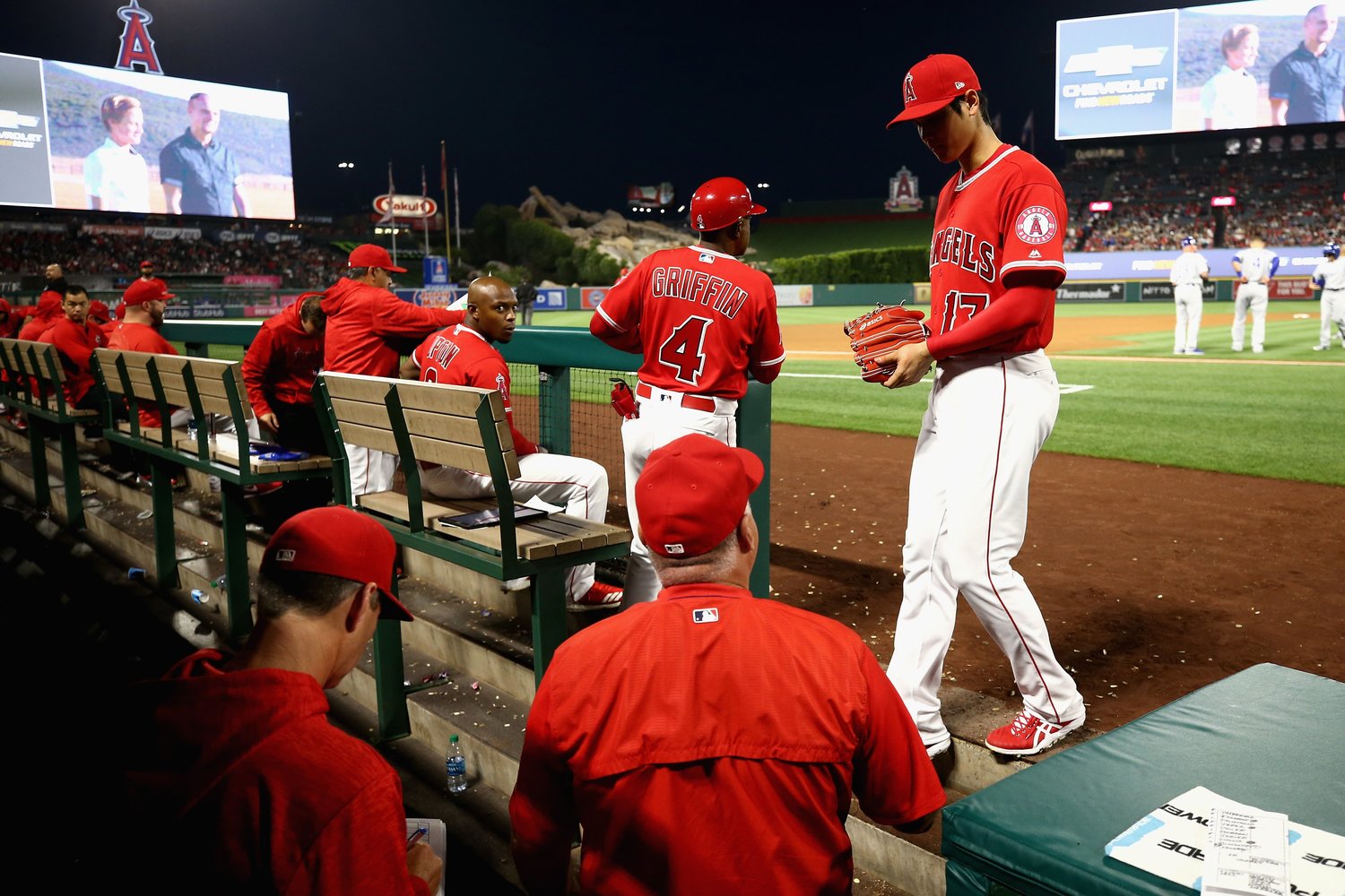 2018年6月6日、ロイヤルズ戦で降板させられた大谷。この後、ベンチ裏で……　(C)Getty Images