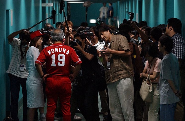 野村の言葉を聞こうと多くの記者が集結していた　©︎Sankei Shimbun