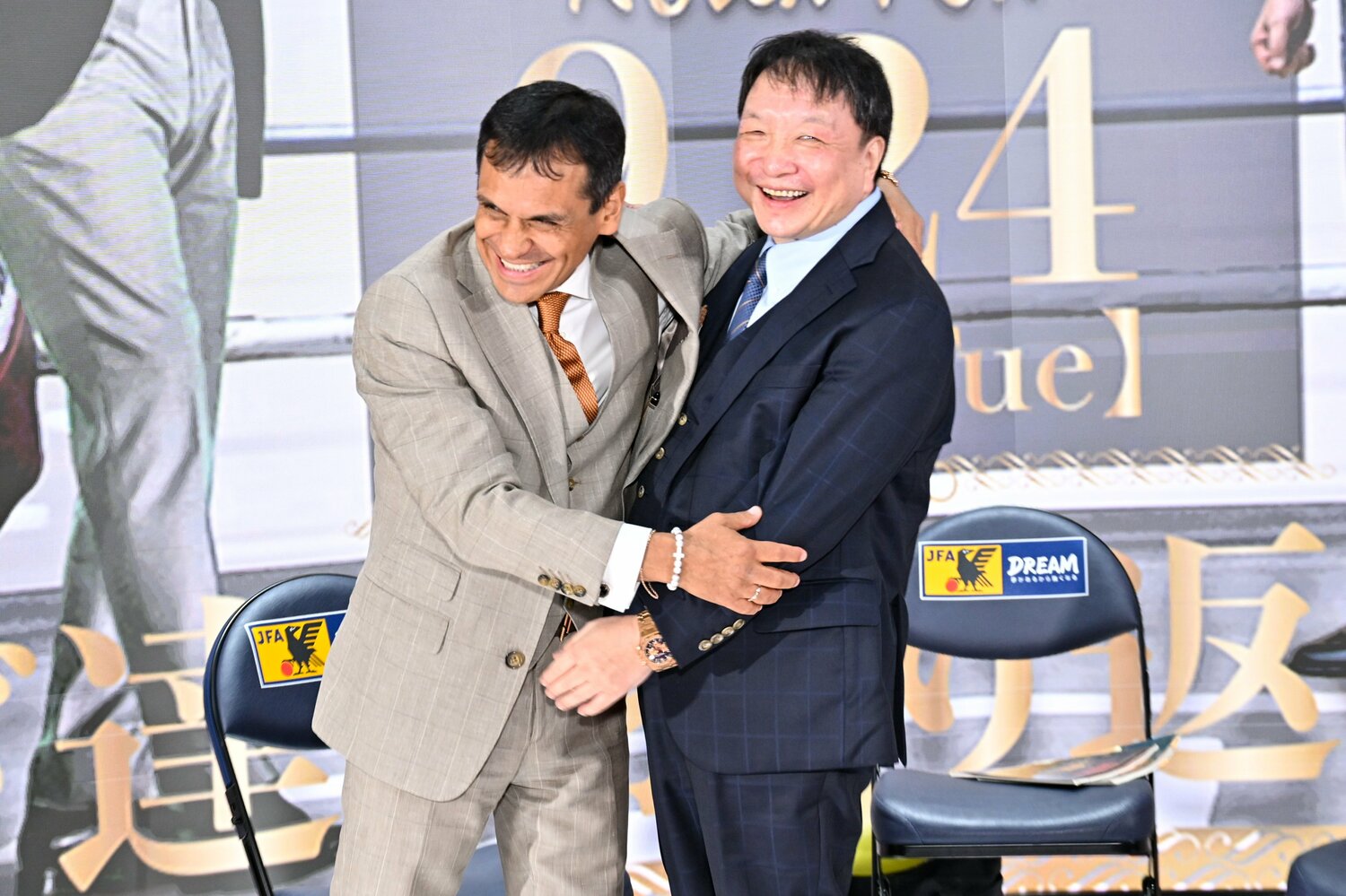 笑顔で再会を喜び合うリカルド・ロペスと大橋秀行。9月24日に行われたトークショーで ©Hiroaki Yamaguchi