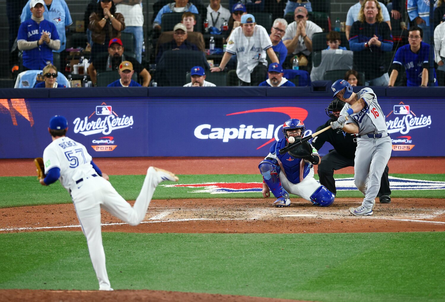 第7戦の延長11回、勝ち越しホームランを放ったスミス。攻守に大奮闘をつづけた　©Getty Images