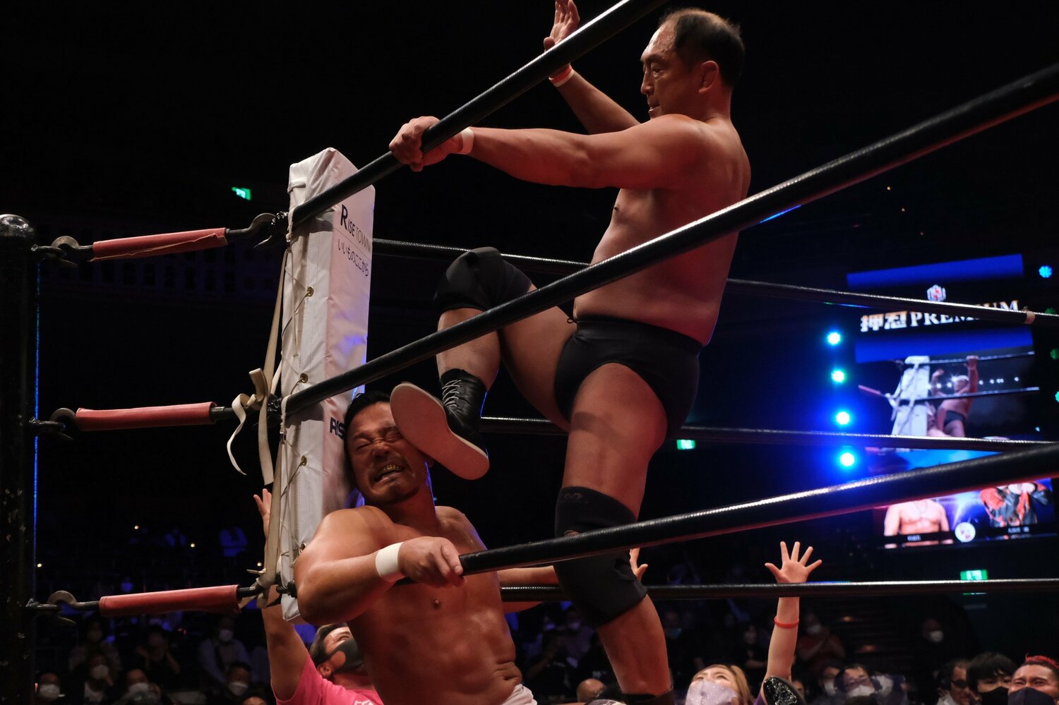 今のプロレスは危険すぎる 批判は本当に適切か 大谷晋二郎 頚髄損傷のリング事故 を至近距離で見た筆者が明かすリアルと 選手の証言 3 5 プロレス Number Web ナンバー