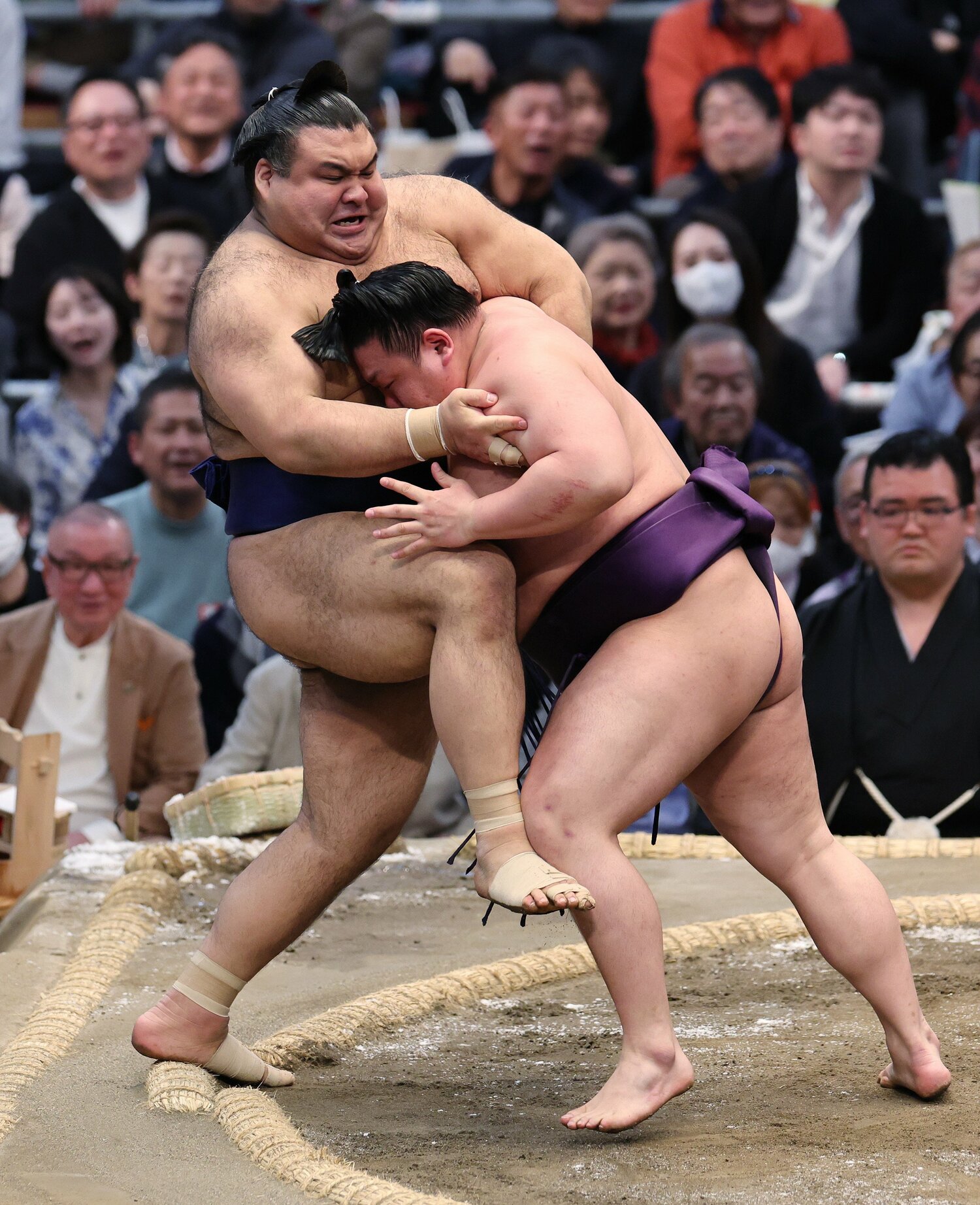 14日目、高安は寄り切りで美ノ海に敗れて3敗目。この1敗が痛かった　©JIJI PRESS