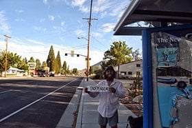 一緒にヒッチハイクをしたSweat Jesus。 