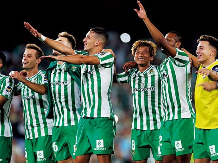 目標はCL出場圏内の4位。スマート補強のベティスに期待。～ファンは乾貴士にW杯でのファインゴール再現を期待～＜Number Web＞ photograph by Daisuke Nakashima