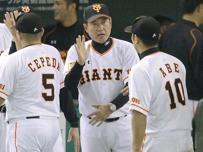 巨人・原辰徳監督「手遅れは最大の愚策だと思っている」阿部慎之助を巡る批判を恐れぬ決断の日<Number Web> photograph by KYODO