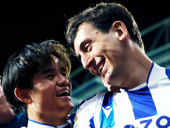 「“クボの疑惑PK”を写真で見ると」「日本代表ユニの少年も」ダービー熱狂のゴラッソ…映像で伝わりきらない“MVP久保建英”の英雄ぶり＜Number Web＞ photograph by Daisuke Nakashima