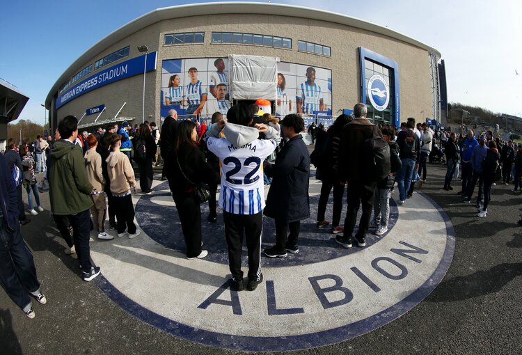 コニチハ！」三笘薫のブライトン人気は本物だった「ショップ店員も