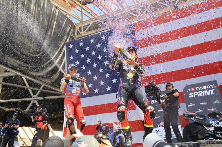 アメリカズGPのスプリントで2位となってシャンパンファイトに参加するマルケス　©Satoshi Endo