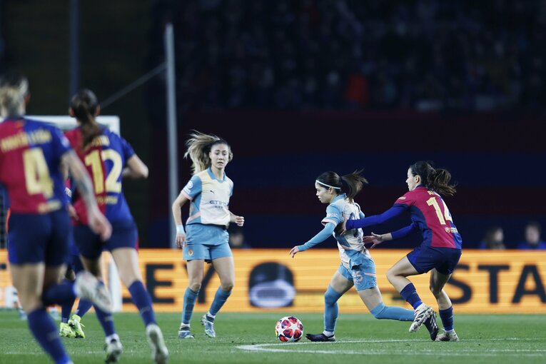 「ユイさん、大好きです」“マンCを熟知”なでしこ新監督ニールセンが就任会見で評価も…長谷川唯と藤野あおばがバルサ戦完敗で見せた素顔(16)