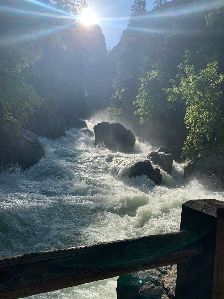 【ヨセミテ滝】壮大なヨセミテ公園内をマーセド川が激しく流れる