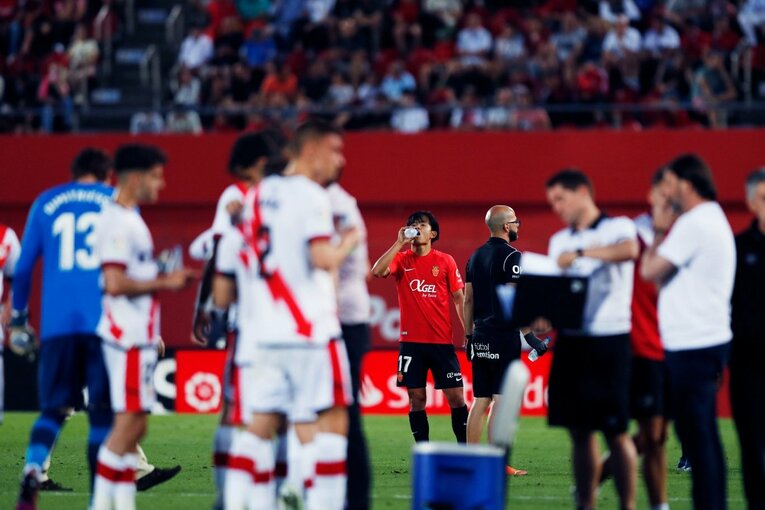 「クボ、ユニホームお願い」来季のレアル去就報道が出てもマジョルカで愛される久保建英…「残留か降格の最終節」で輝くか〈撮影者の視点〉(41)