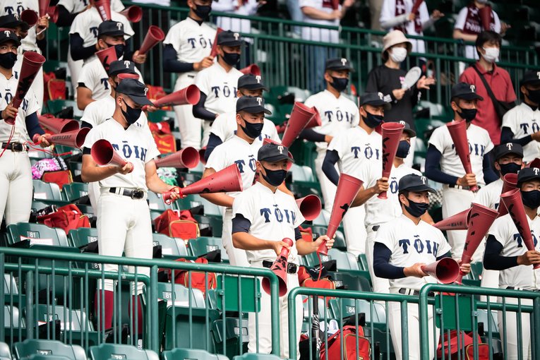 大阪桐蔭高のアルプススタンド　©Nanae Suzuki