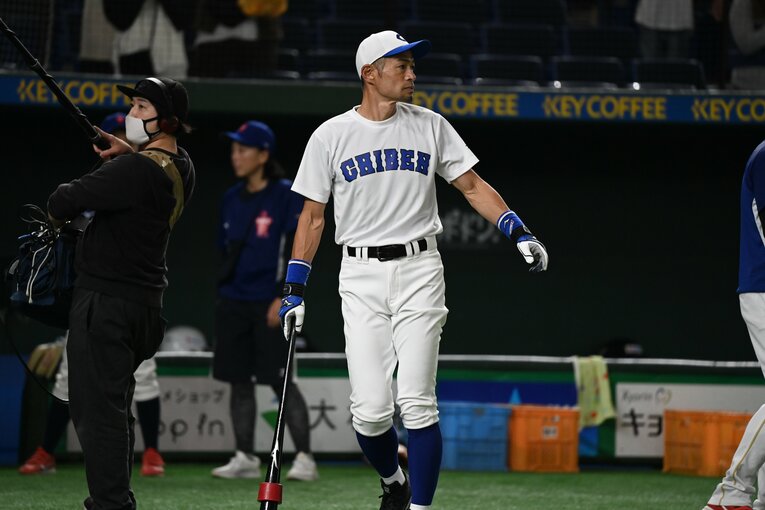 イチロー「僕がいなかったらできないから」女子高校選抜戦までの怪我とプレッシャーとの“知られざる戦い”…試合後に輝いた“49歳の笑顔”(8)