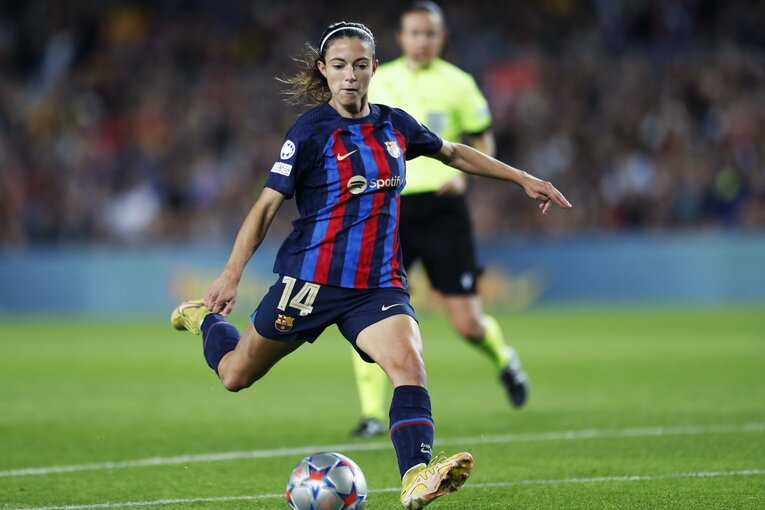 W杯ブラジル戦のウラで「バルサ女子がカンプノウで4万6967人」盛況なワケ… メッシ後に君臨する“女王”、熊谷紗希が見せた悔しさ(15)