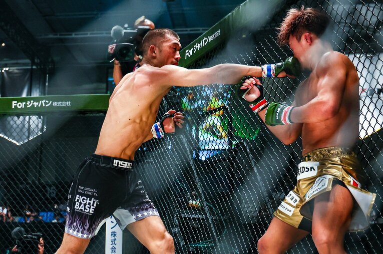 「将光は強い」。そんな見立て通り、成長著しい太田忍を相手に打撃戦で優位に立った　©RIZIN FF Susumu Nagao