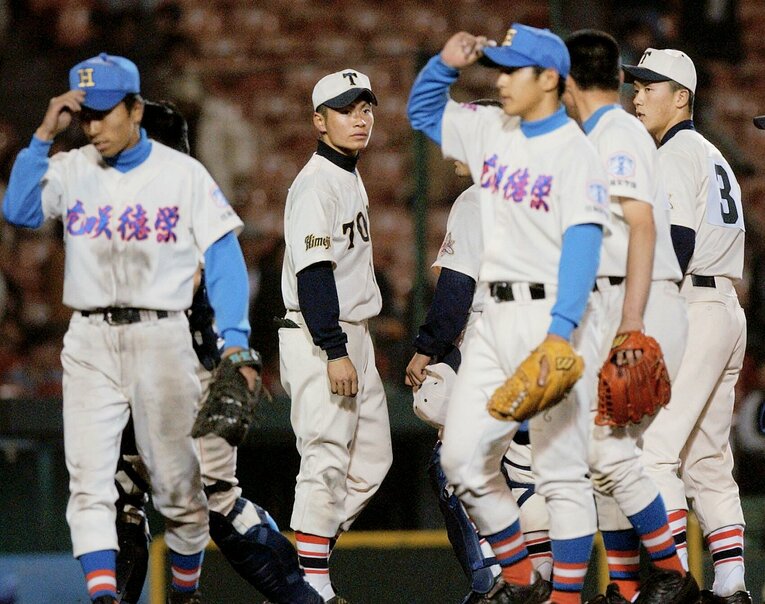 再試合が決まった時の様子　©JIJI PRESS